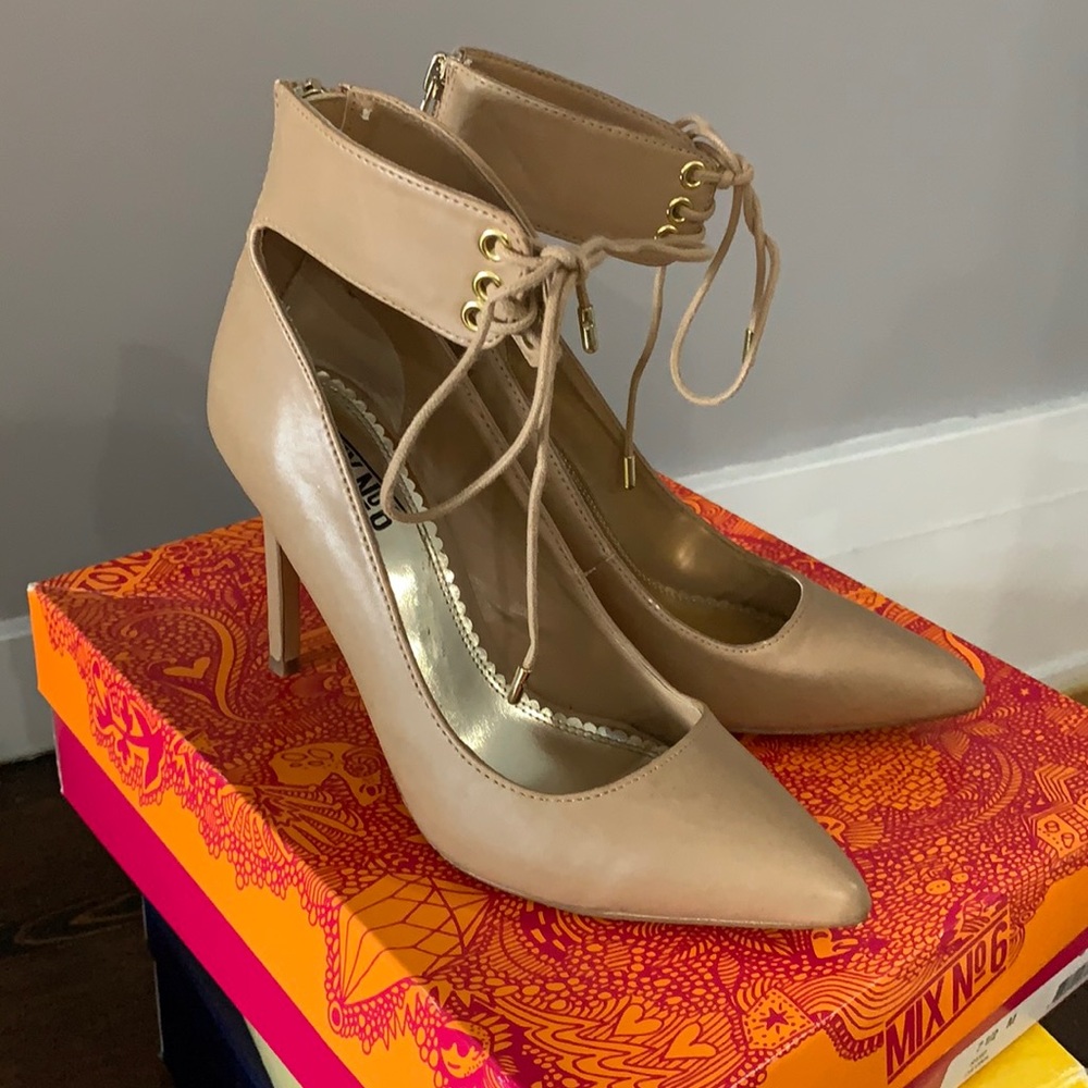 Nude pump // 7.5